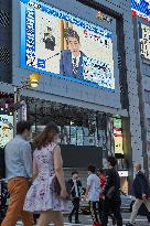 Shinjuku Alta Vision broadcasting the lifting of the state of emergency.